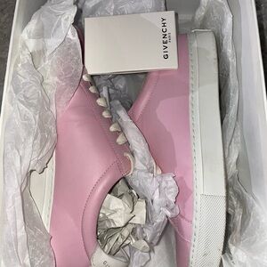 Givenchy Women's Pink Sneakers